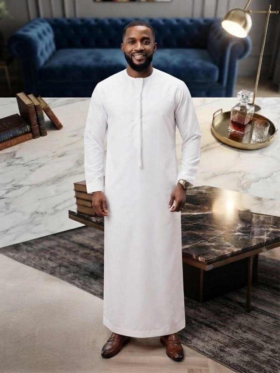 Model wearing white plain kaftan.