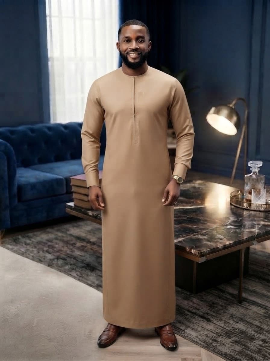 Model wearing beige plain kaftan.