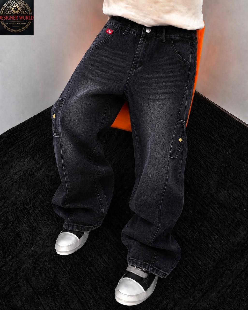 Model wearing black cargo baggy jeans with side pockets in lifestyle setting.