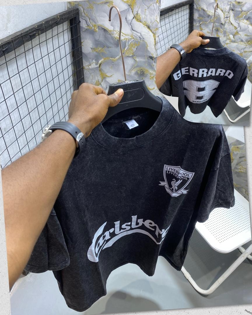 Black stone wash t-shirt with Carlsberg and Liverpool crest on front, Gerrard 8 on back inset.