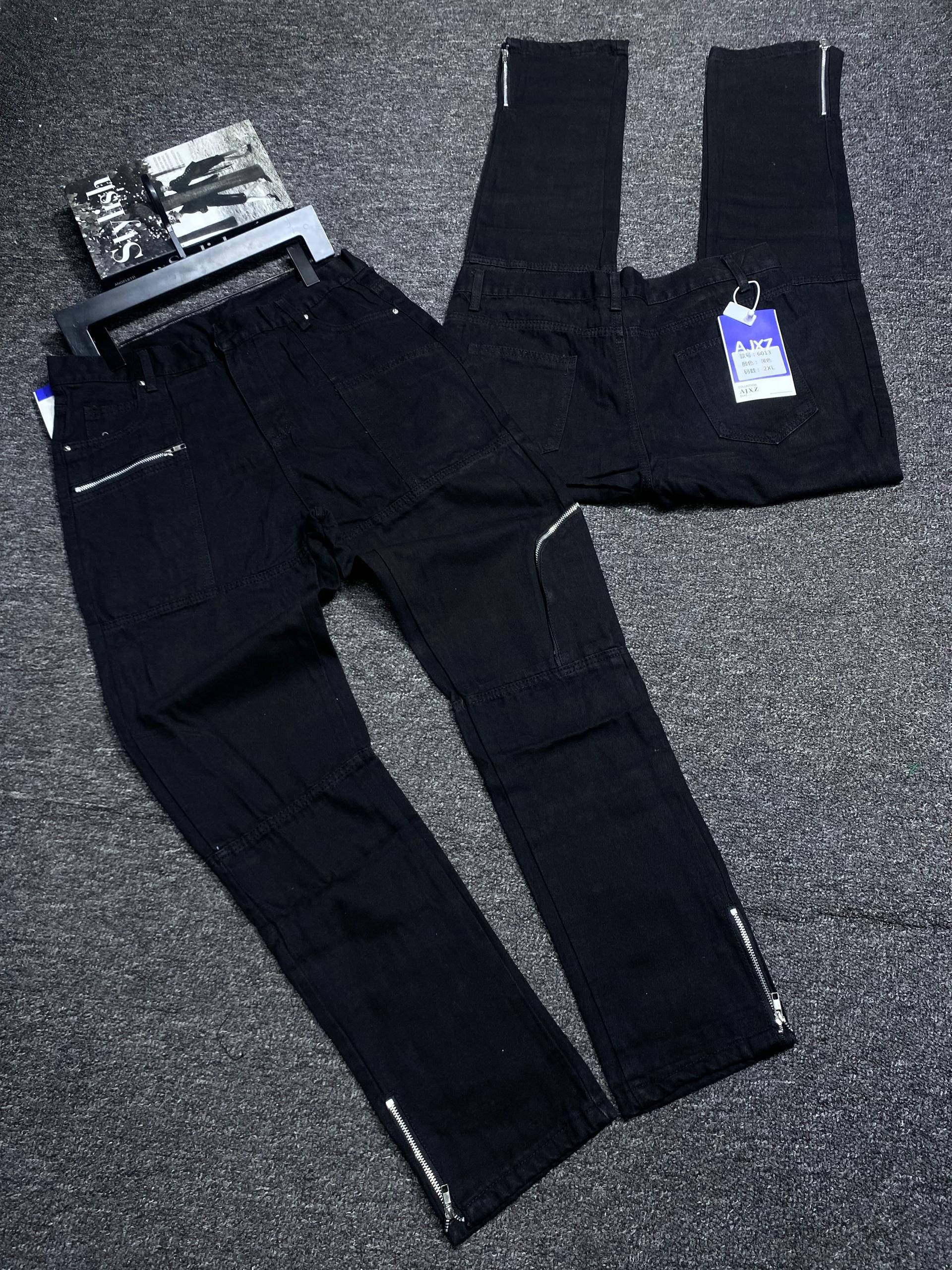 Black Zipper Cargo Jeans