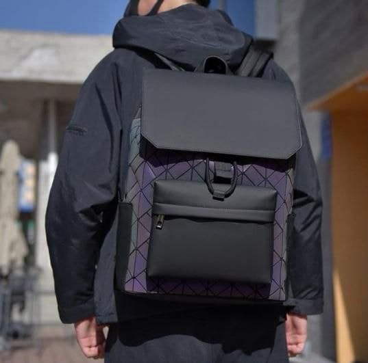 Vertex Flap Backpack | Iridescent Black-Purple 