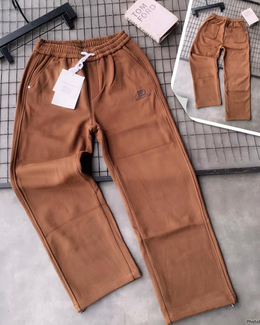 Essential Monogram Joggers – Brown