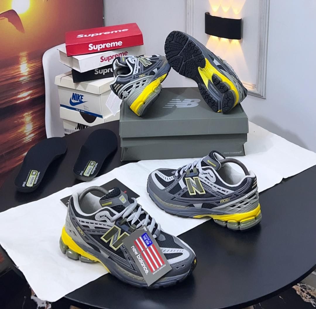 New Balance 9060 Sneakers — Grey 