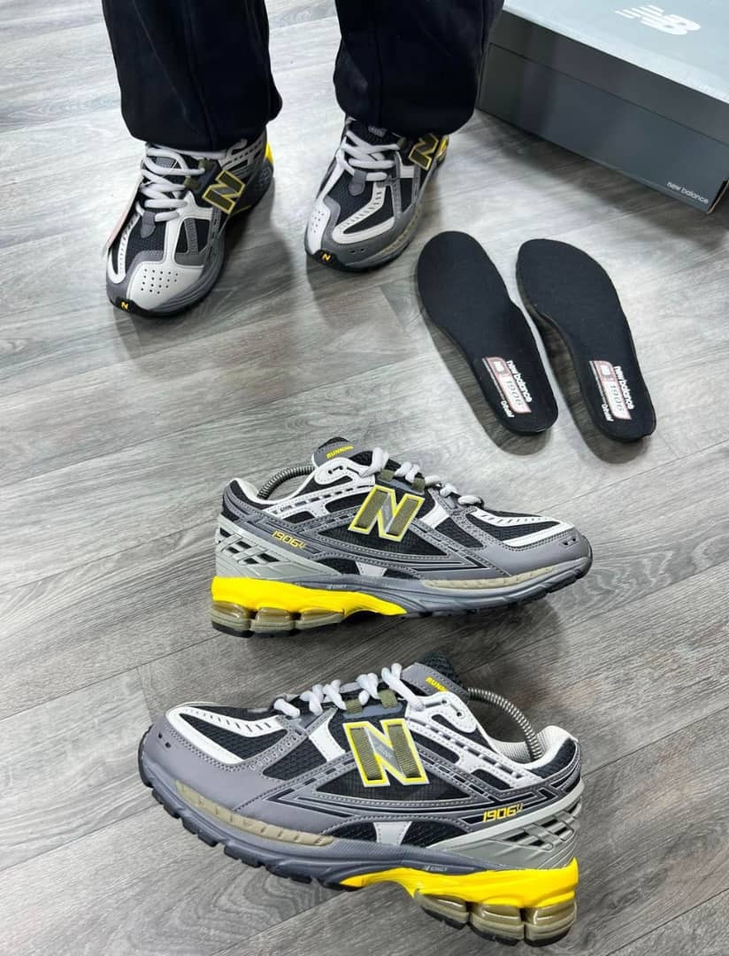 New Balance 9060 Sneakers — Grey 