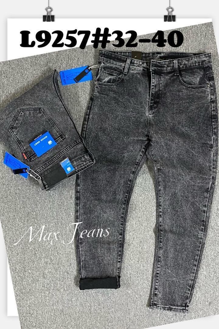 Gray men's jeans with Max Jeans text and blue tags, labeled L9257#32-40.