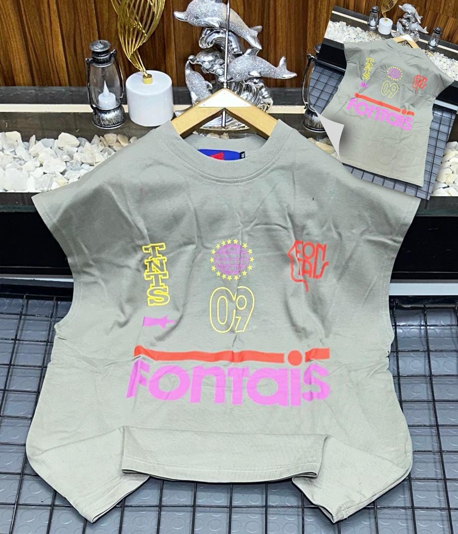 Olive oversized armless top with colorful Fontais, globe and 09 graphic prints.