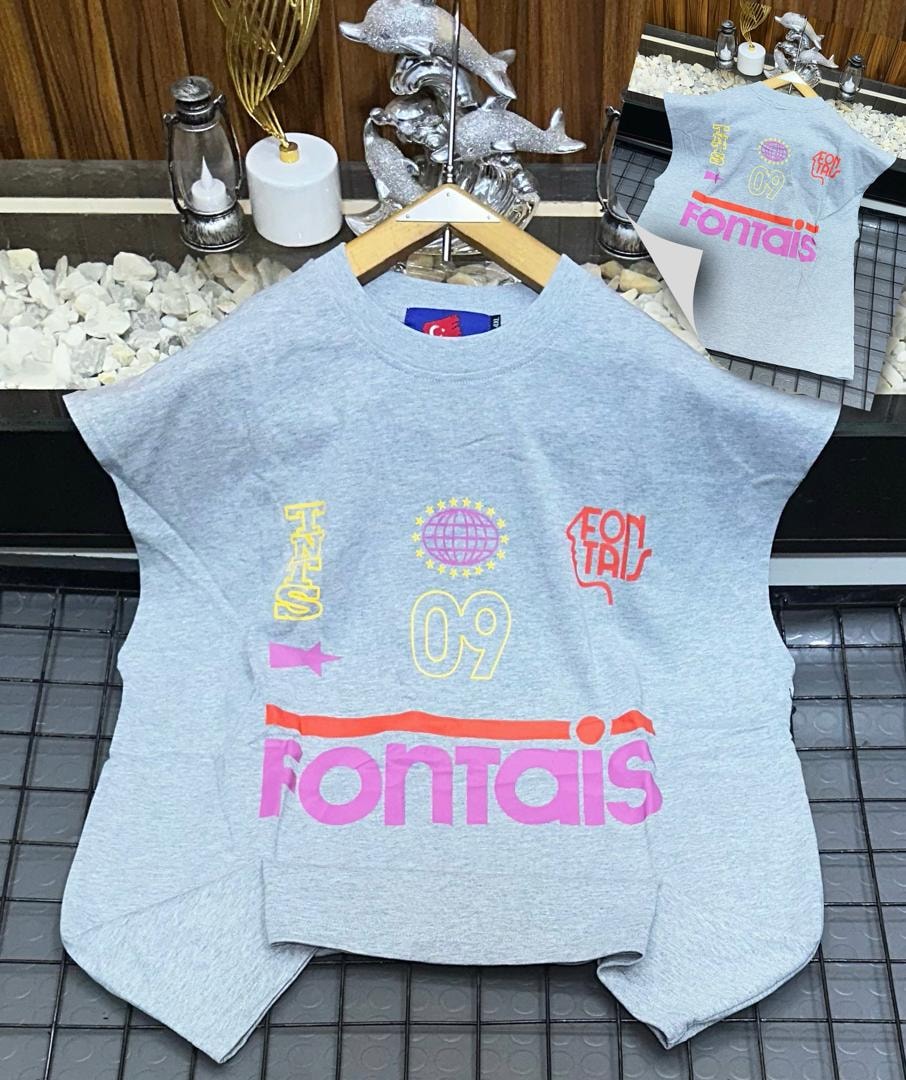 Light grey oversized armless top with colorful Fontais, globe and 09 graphic prints.