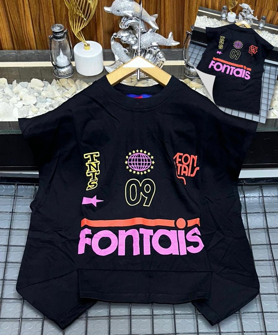 Black oversized armless top with colorful Fontais, globe and 09 graphic prints.
