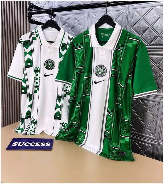 Green and white colorways of the Nike patterned polo jersey displayed side by side.