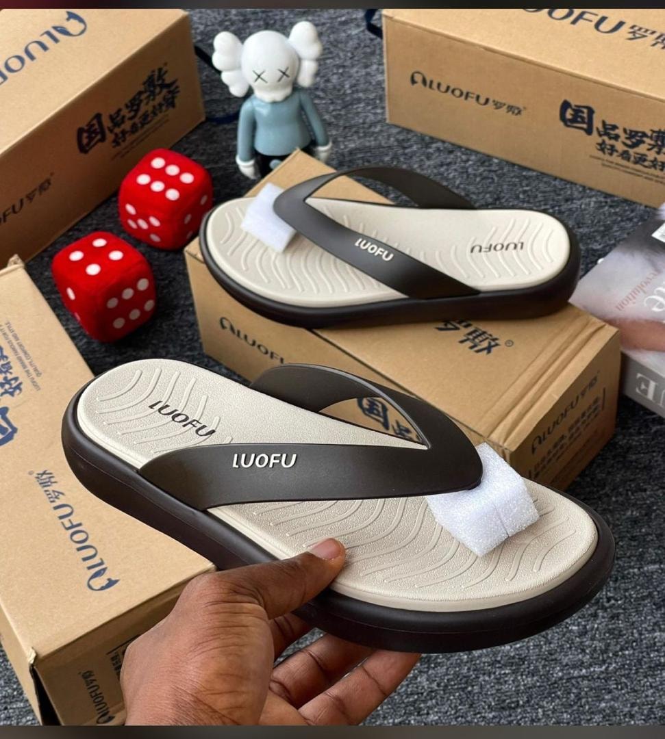 Black Luofu flip flops displayed with packaging and product details.
