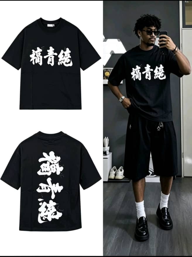 Black oversized t-shirt with white Chinese characters on front and back.