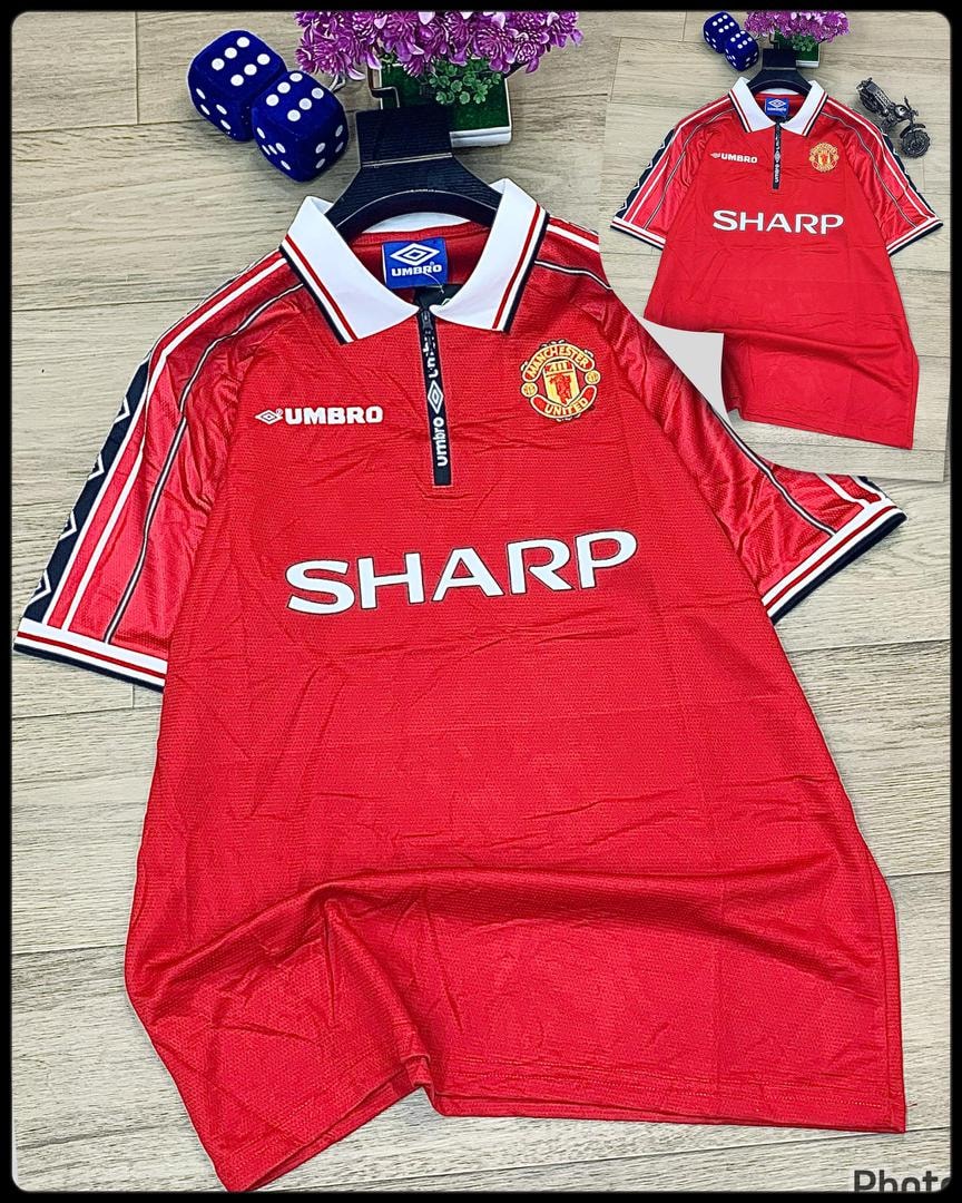 Red Umbro Manchester United retro jersey with Sharp sponsor and crest.