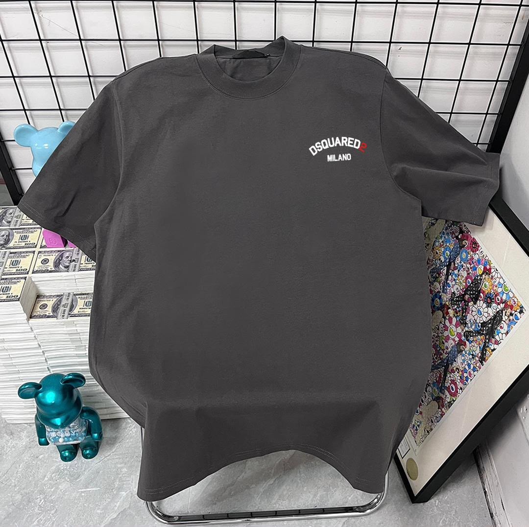 Gray t-shirt with DSQUARED2 MILANO print on right chest.